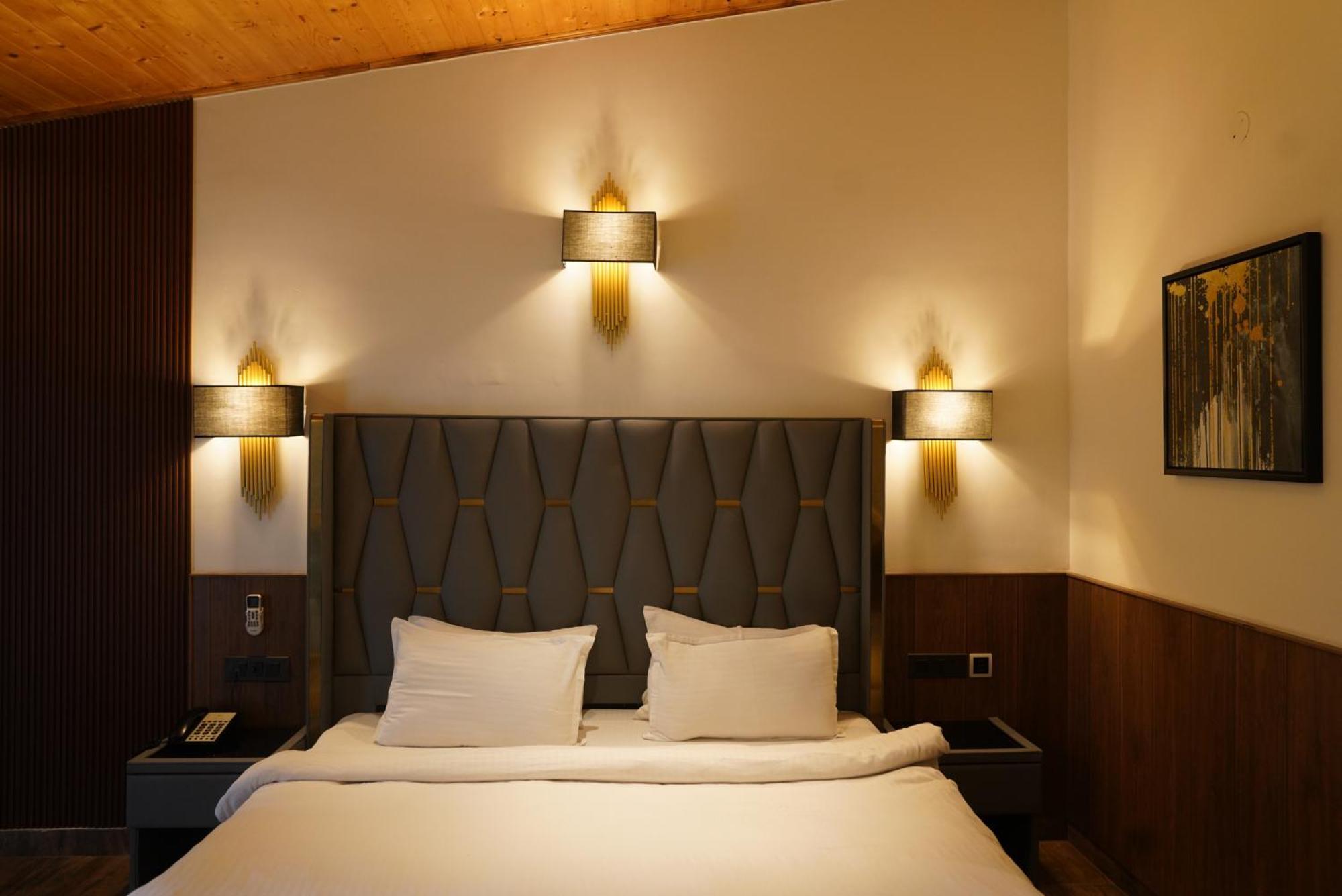Kasauli Hills Resort Zewnętrze zdjęcie